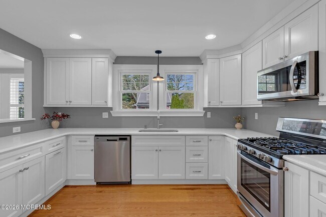 Building Photo - 115 Grassmere Avenue