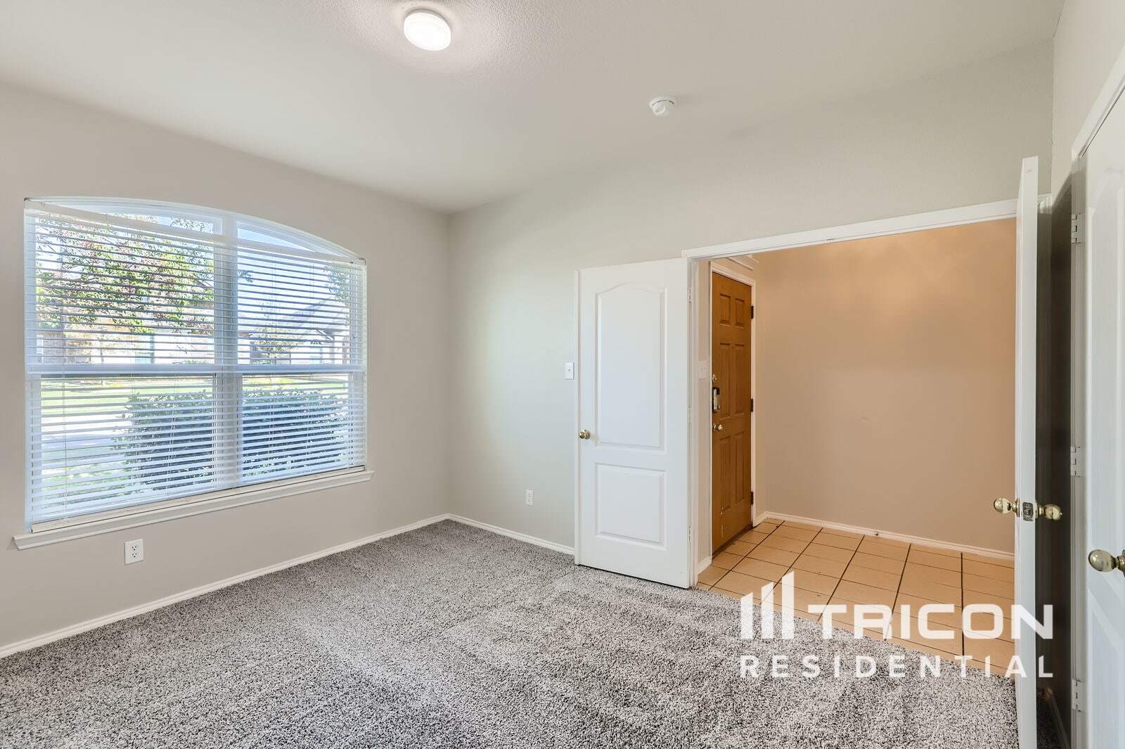 Building Photo - 522 Golden Bell Dr