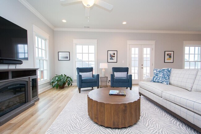 Building Photo - Norton Commons Fully Furnished Condo for Rent!