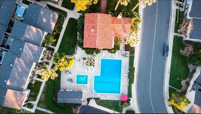 Building Photo - 3868 Chelsea Dr