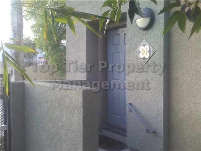 Building Photo - **Gated 3 bed, 3 bath Townhome with 2-Car ...