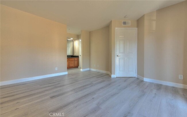 Building Photo - Beautiful 2 bedroom 2 bath condo in Corona...