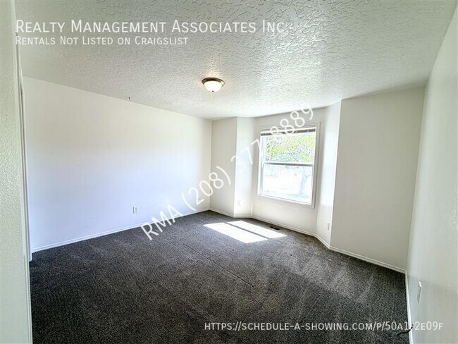 Building Photo - 2324 Yucca Pl