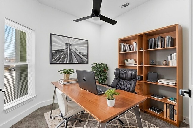 Building Photo - 1812 Muncie Ave