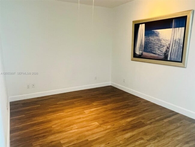 Building Photo - 14951 Royal Oaks Ln