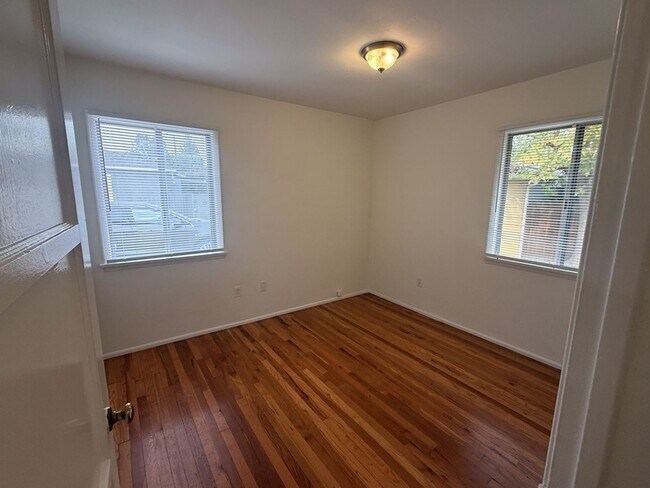 Building Photo - 169