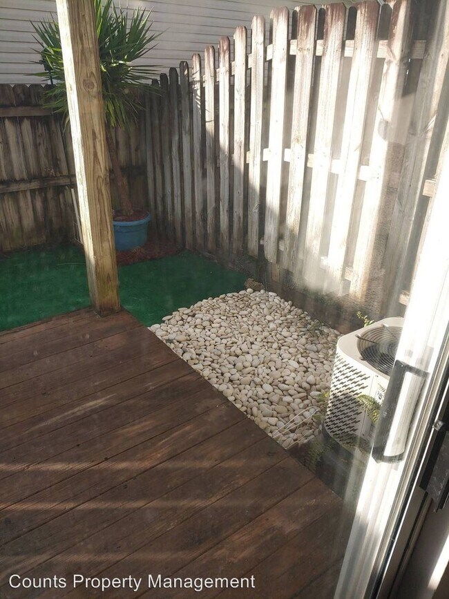 Building Photo - 2 br, 2.5 bath House - 602 Camelia St. Unit B