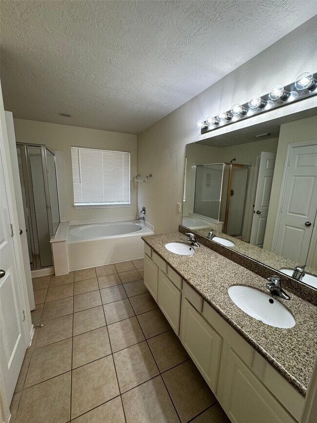 Building Photo - 246 W Stedhill Loop