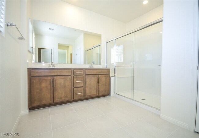 Building Photo - 552 Parkwind Ln