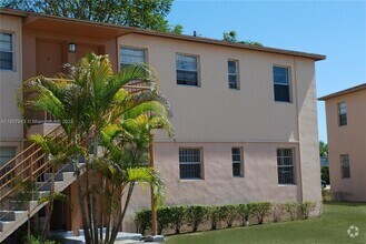 Building Photo - 6505 SW 57th Ct