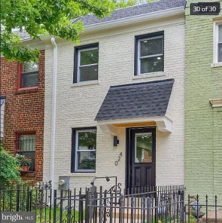 Building Photo - 420 20th St NE