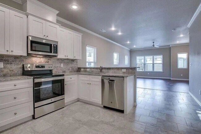 Building Photo - Wish & Leverette Townhomes