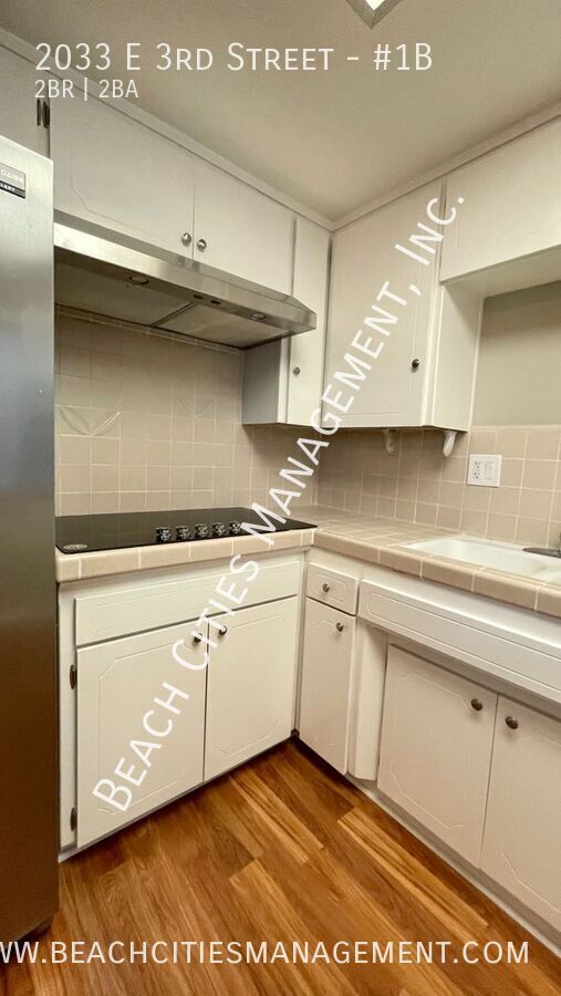 Building Photo - 2033 E 3rd St