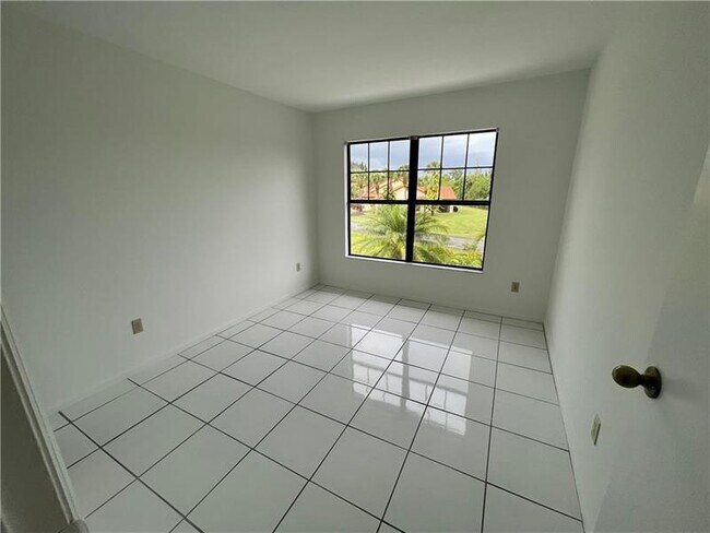 Building Photo - 10253 Riverbend Terrace