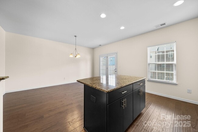 Building Photo - 4061 Zilker Park Dr