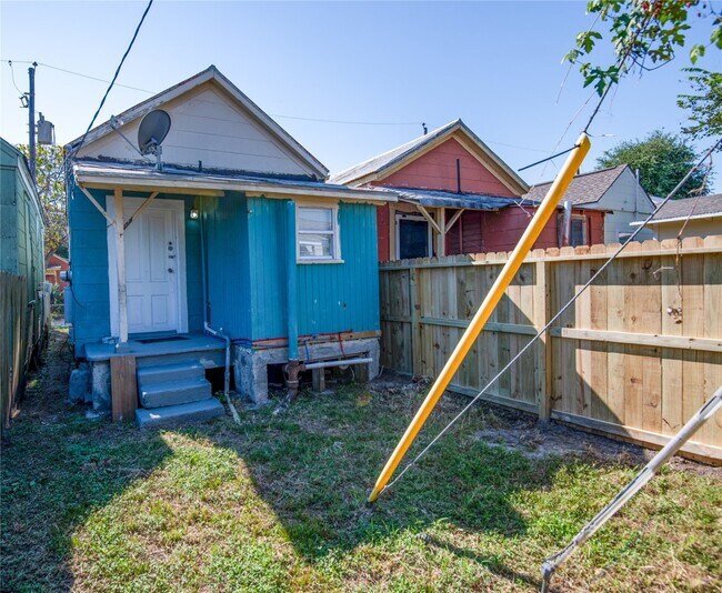 Building Photo - 1512 J H Clouser St