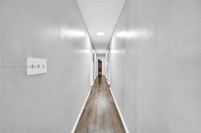 Building Photo - 875 E 29th St
