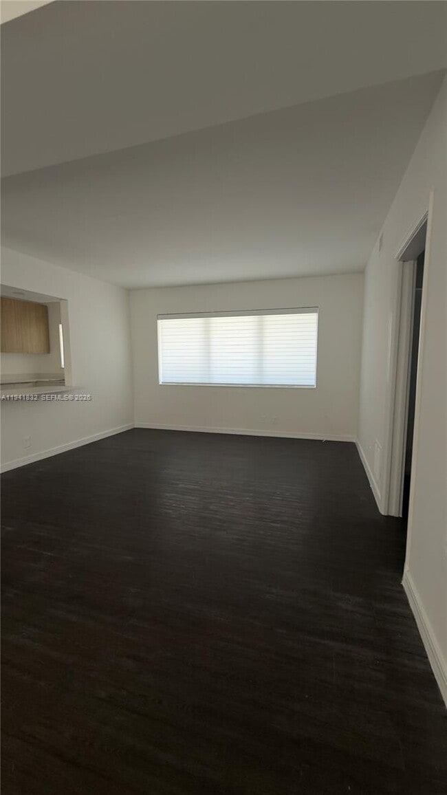 Building Photo - 2000 SW 13th Ct