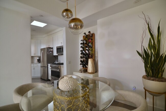 Building Photo - 5703 Laurel Canyon Blvd