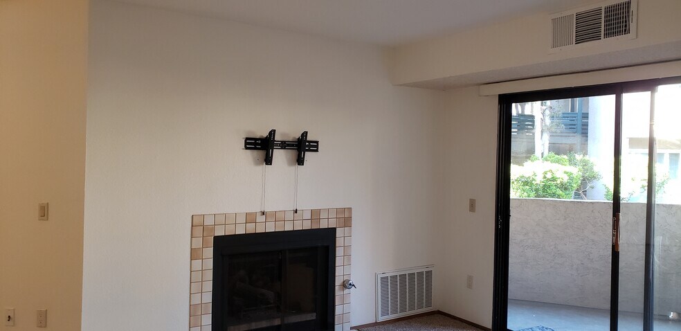 Fireplace in Living room - 9721 Mesa Springs Way