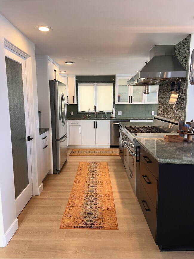 Building Photo - 3740 Ocean Dr