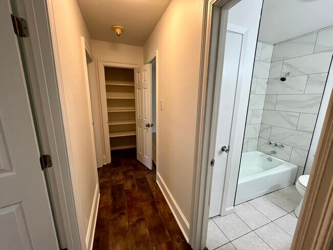 Building Photo - 113 Tinsley Dr