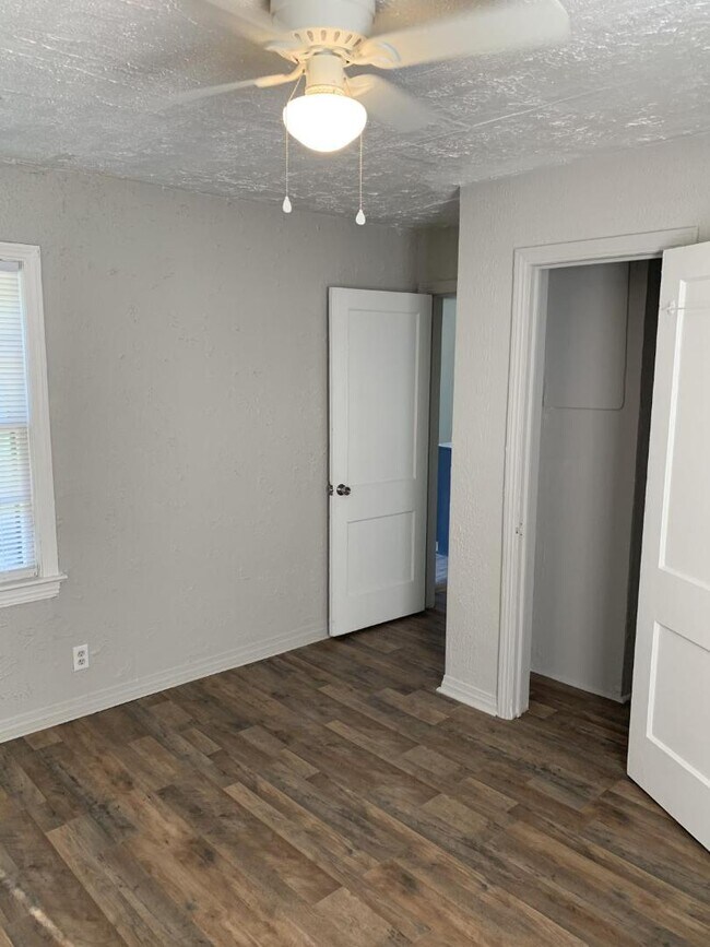 Building Photo - 1904 E Madison St