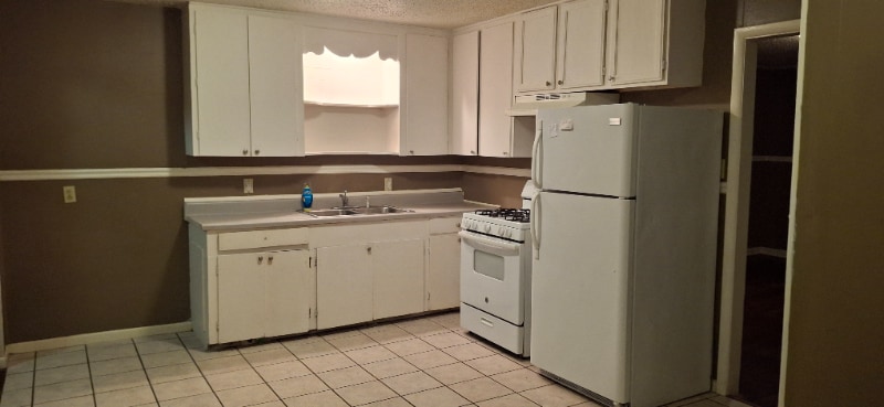 Building Photo - 4701 Lynch Dr