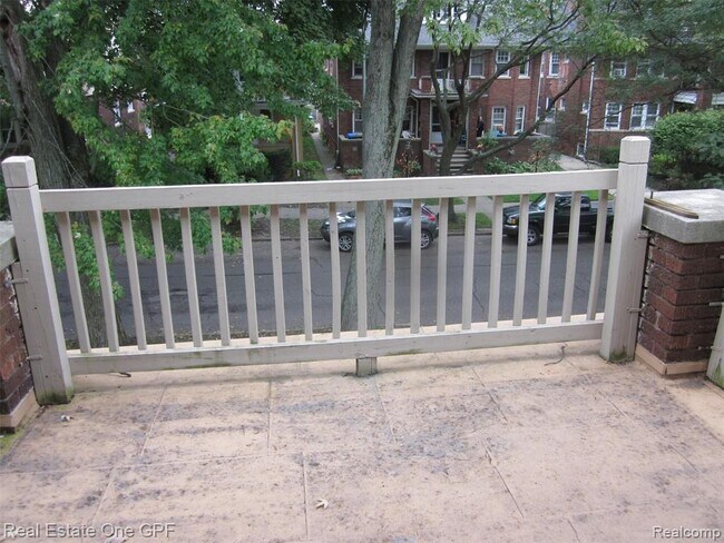 Building Photo - 1016 Beaconsfield Ave