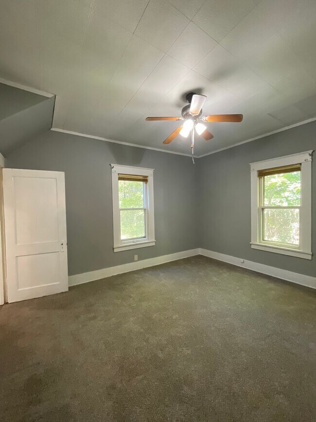 Building Photo - 1415 Neosho St