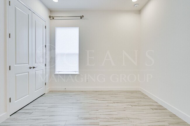Building Photo - Luxurious 3-Bedroom Home Backing to a Natu...