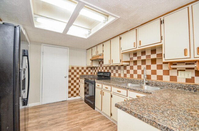 Building Photo - 7623 Kite Hill Dr