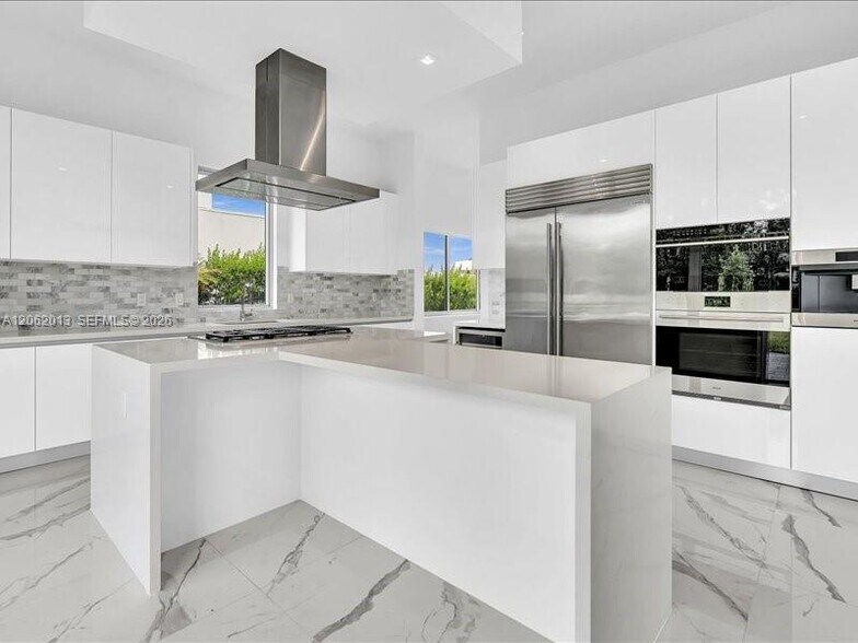Building Photo - 16644 Botaniko Dr N