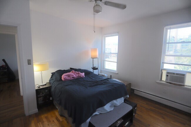 Building Photo - 423 Jackson St