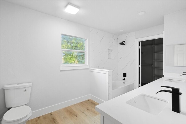 Building Photo - 6714 E Bayou Dr