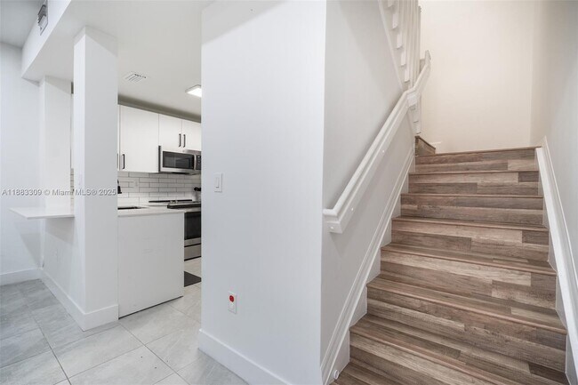 Building Photo - 724 SW 106th Ave