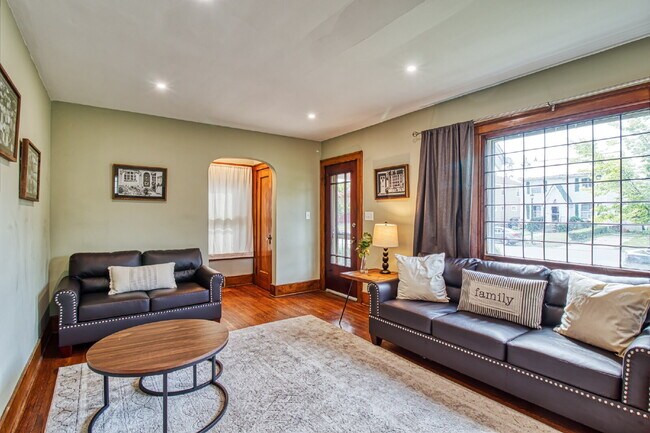 Building Photo - Furnished 4-Bedroom Single-Family Home in Kenmore