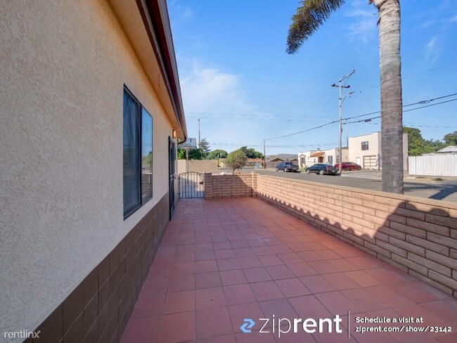 Building Photo - 2 br, 1 bath Triplex - 425 East Hermosa St...