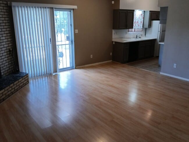 Building Photo - Cozy 4-bedroom, 2-bathroom home! Coming soon!
