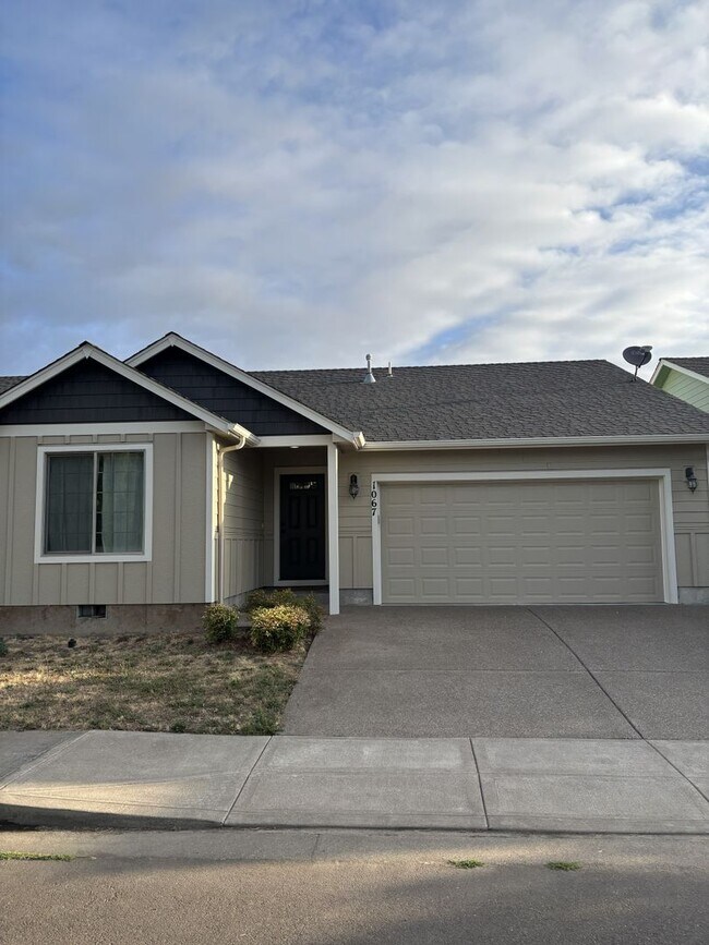 Building Photo - 3 Bedroom 2 Bathroom Home in Keizer!