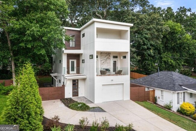 Building Photo - 24 Hutchinson St NE