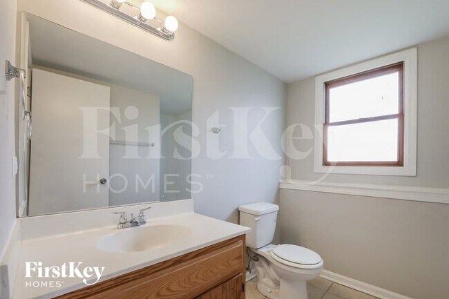 Building Photo - 2416 Waterford Dr