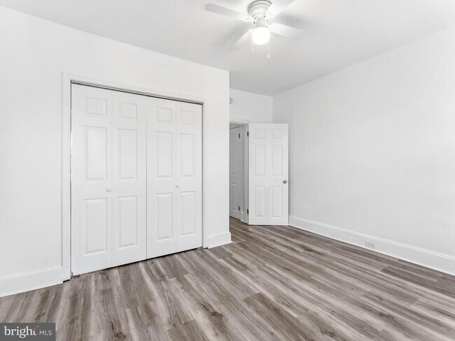 Building Photo - 1831 E Clementine St