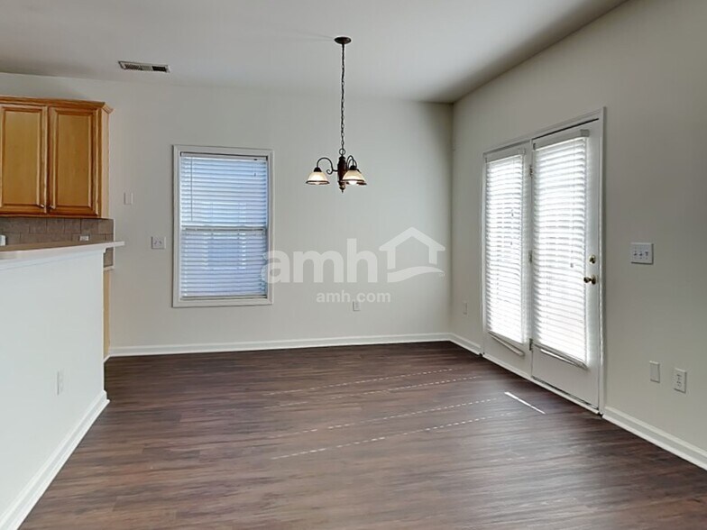 Building Photo - 37 Farm Brook Way