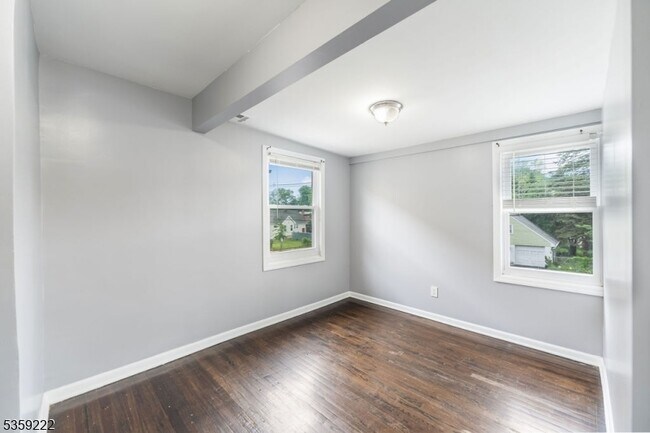 Building Photo - 1112 Thompson Ave