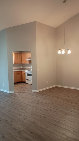 Building Photo - 2256 Monarch Dr