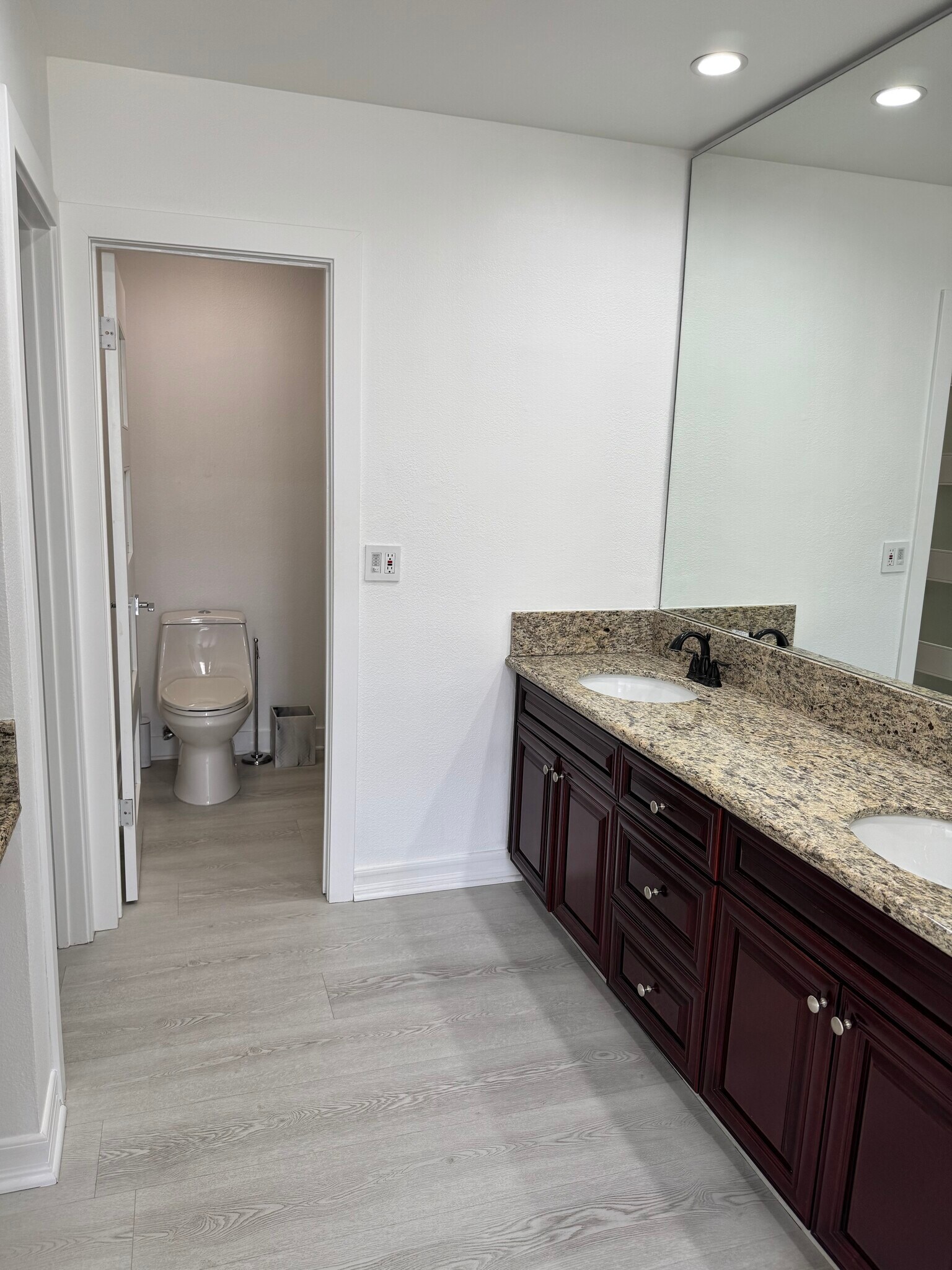 Building Photo - 18411 Collins St