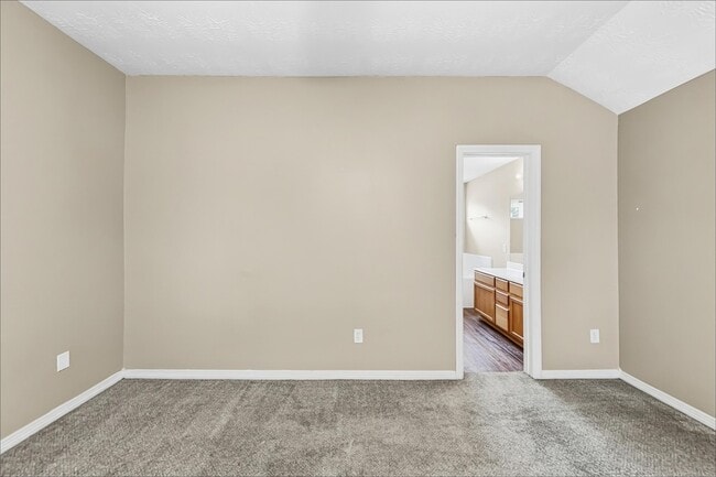 Building Photo - 5010 Deer Path Dr
