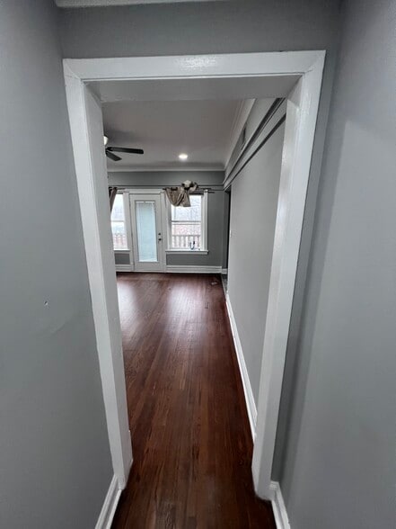 Building Photo - 1629 W Granville Ave