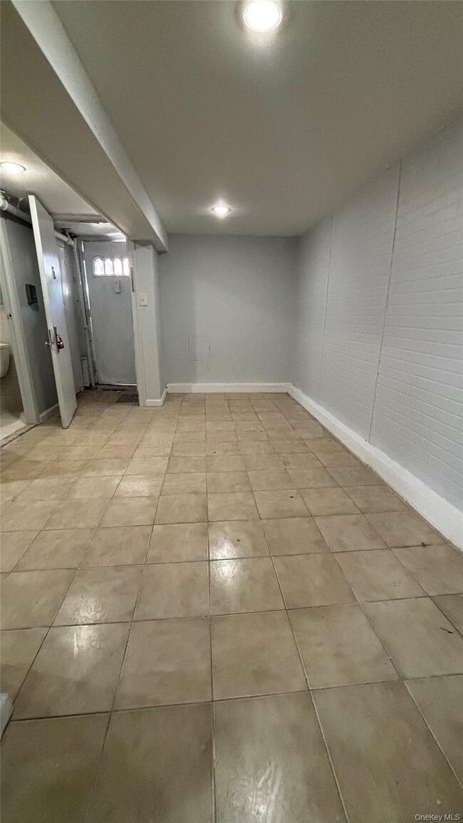 Building Photo - 1527 E 172nd St